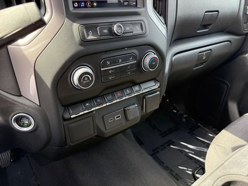 Used 2022 Chevrolet Silverado 1500 Custom image 13