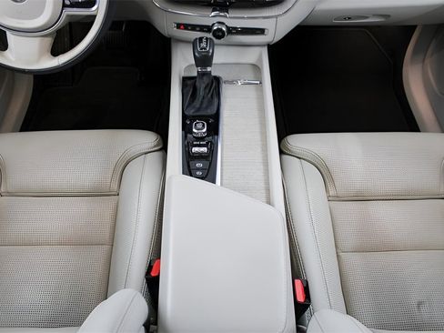 Certified 2021 Volvo XC60 T5 Inscription w/ Advanced Package image 17