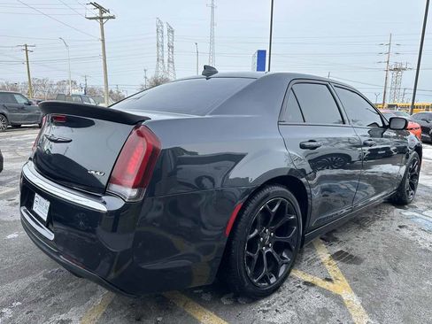 Used 2019 Chrysler 300 Touring w/ Sport Appearance Package image 5