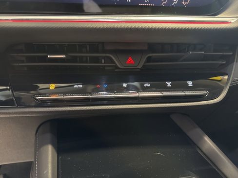 Used 2025 Buick Envision Preferred image 16