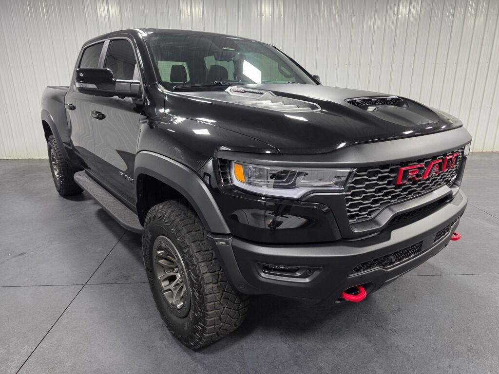 Used 2027 RAM 1500 4x4 Crew Cab image 3