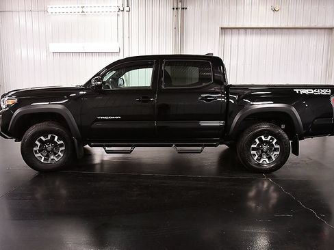 Used 2023 Toyota Tacoma TRD Off-Road w/ Advanced Technology Package AWD/4WD image 4