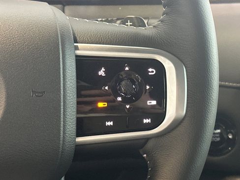 New 2025 Nissan Armada SL w/ Captain's Chari Seat Package image 21