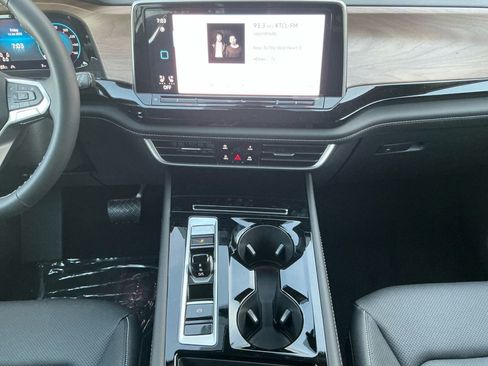 New 2026 Volkswagen Atlas SE image 10