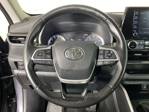 Used 2022 Toyota Highlander XLE image 12