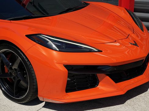Used 2025 Chevrolet Corvette E-Ray w/ Stealth Interior Trim Package AWD/4WD image 9