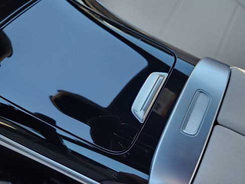 Used 2025 Mercedes-Benz C 300 4MATIC Sedan image 19