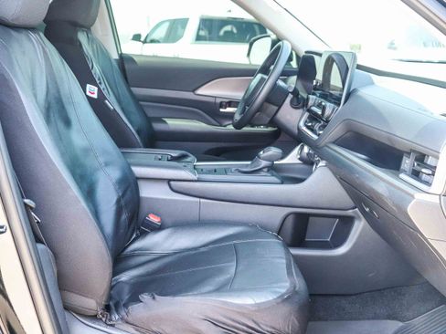 Certified 2025 Toyota Grand Highlander FWD image 16