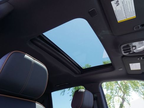 Certified 2025 GMC Canyon AT4 w/ Nightfall Edition AWD/4WD image 14