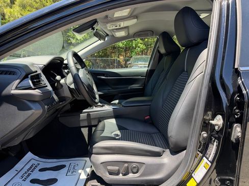 Used 2019 Toyota Camry SE FWD image 8