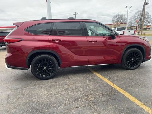 Used 2023 Toyota Highlander XSE image 6
