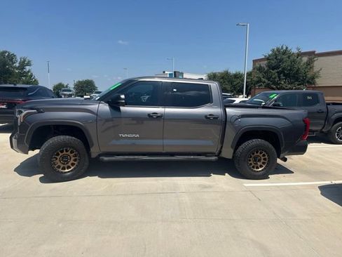Used 2022 Toyota Tundra SR5 w/ SR5 Convenience Package AWD/4WD image 5