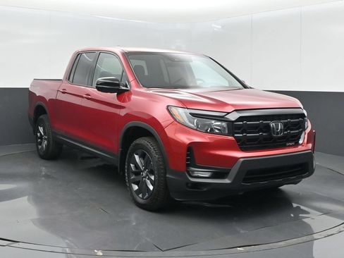 Used 2025 Honda Ridgeline Sport image 3