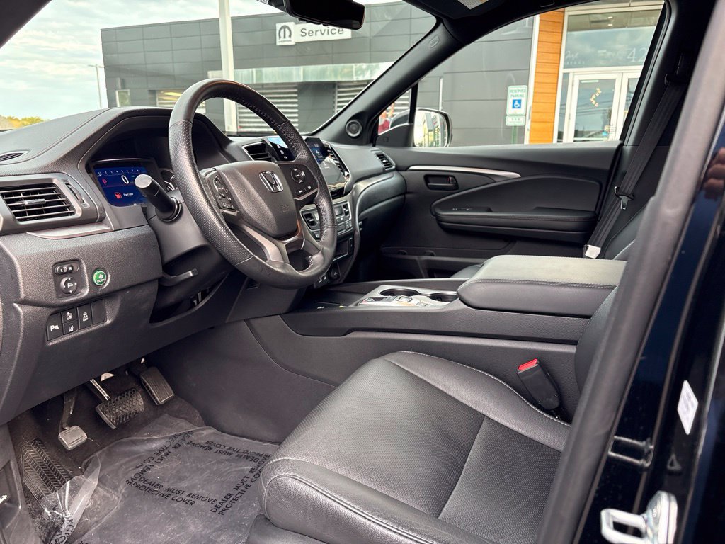 Used 2025 Honda Passport EX-L image 16