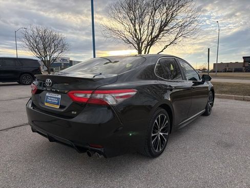 Used 2018 Toyota Camry L image 4