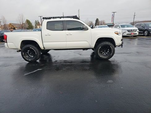 Used 2016 Toyota Tacoma TRD Sport image 56
