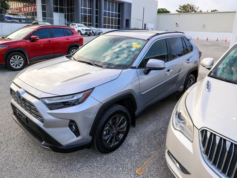 Used 2024 Toyota RAV4 Limited AWD/4WD image 3