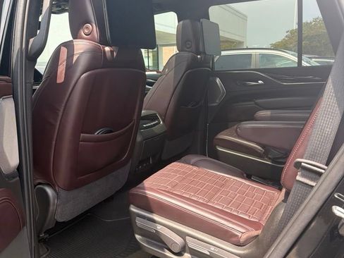 Used 2021 Cadillac Escalade Premium Luxury Platinum AWD/4WD image 17