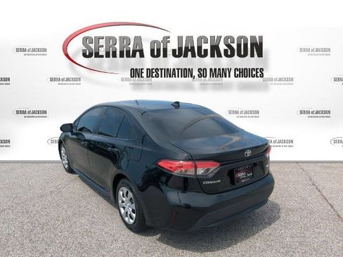 Used 2021 Toyota Corolla LE FWD image 6
