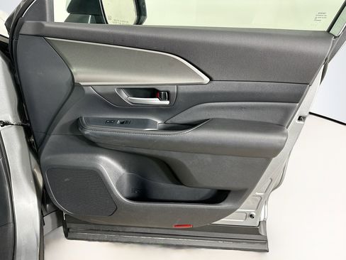 Used 2025 Toyota Grand Highlander AWD image 34