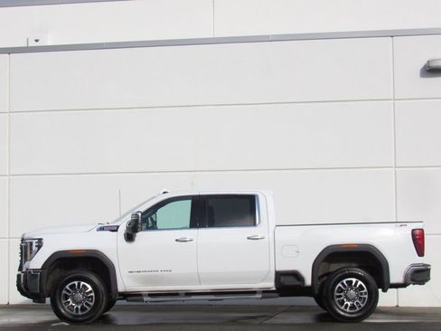 Used 2025 GMC Sierra 2500 SLT w/ SLT Premium Package image 4