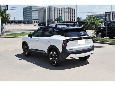 Used 2025 Nissan Kicks SR FWD image 4