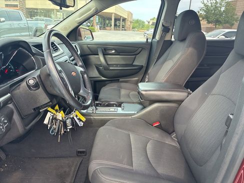 Used 2017 Chevrolet Traverse LT image 7