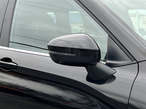 Used 2024 Mitsubishi Outlander SE image 9