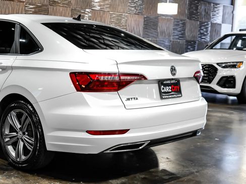 Used 2020 Volkswagen Jetta R-Line w/ R-Line Cold Weather Package FWD image 14