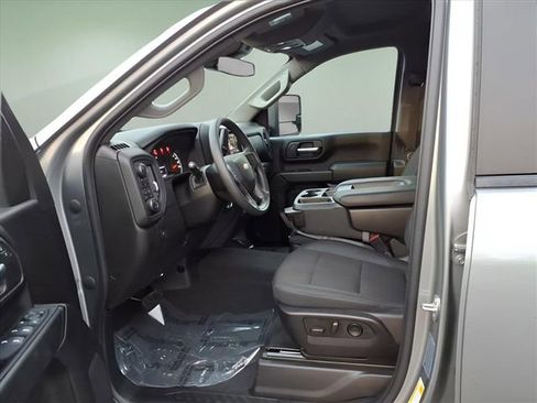 Used 2024 Chevrolet Silverado 2500 Custom w/ Custom Value Package image 11
