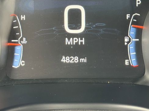 Used 2024 Jeep Compass Latitude image 23