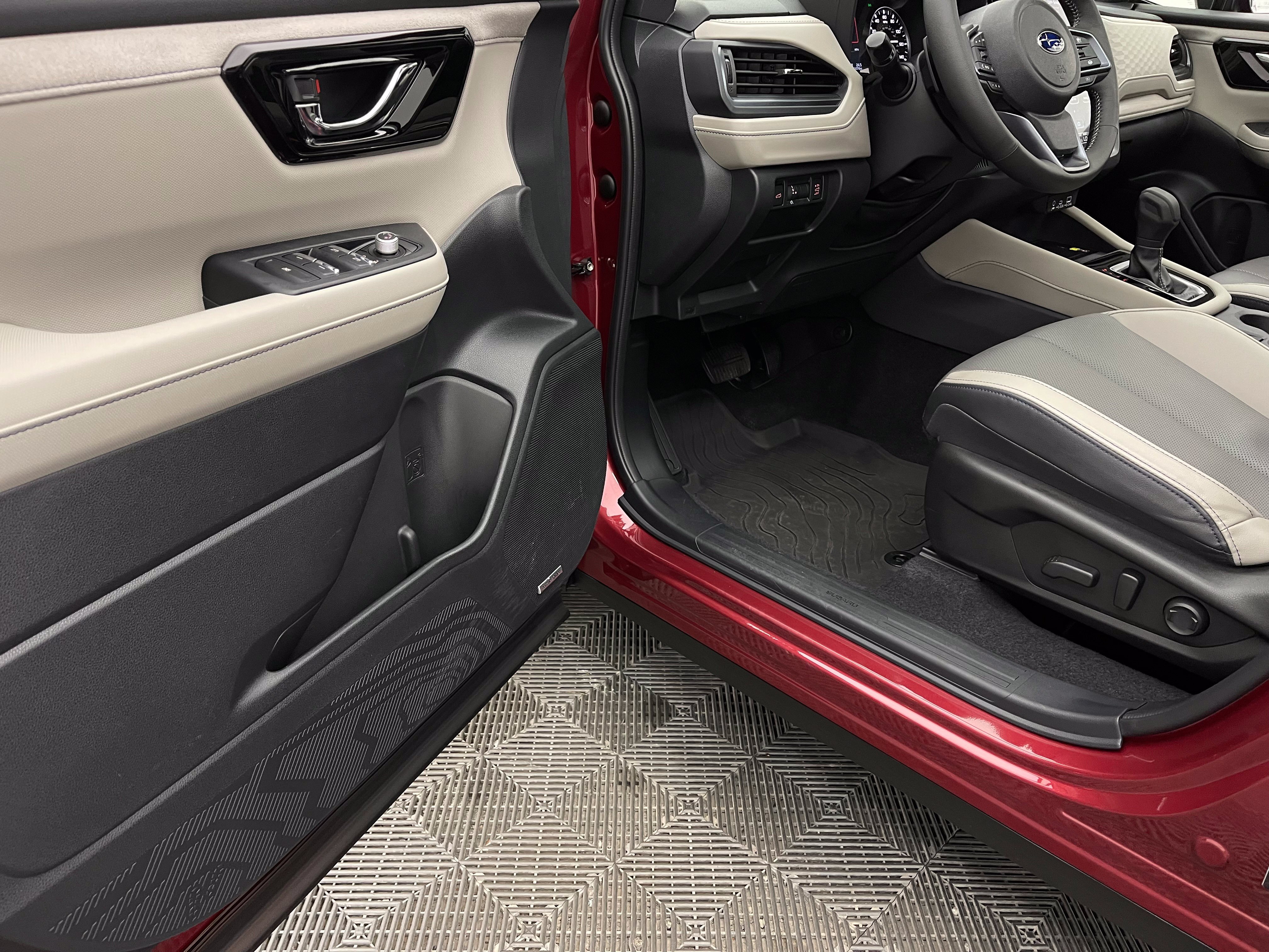 Used 2025 Subaru Forester Limited AWD/4WD image 17