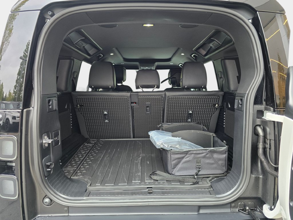 New 2026 Land Rover Defender 110 X-Dynamic SE AWD/4WD image 12