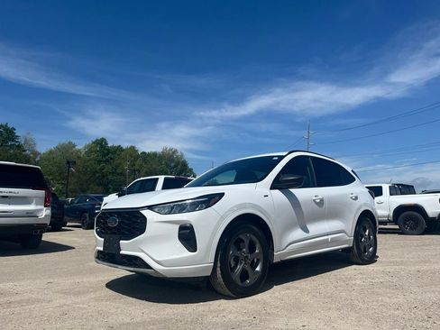 Used 2023 Ford Escape ST-Line AWD/4WD image 2