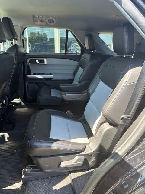Used 2023 Ford Explorer XLT w/ Equipment Group 202A RWD image 17