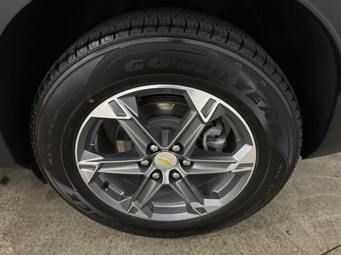 Used 2025 Chevrolet Blazer LT FWD image 8