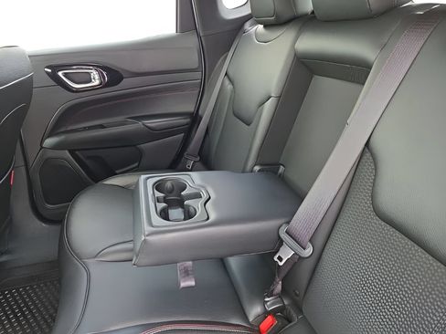 Used 2025 Jeep Compass Trailhawk AWD/4WD image 13
