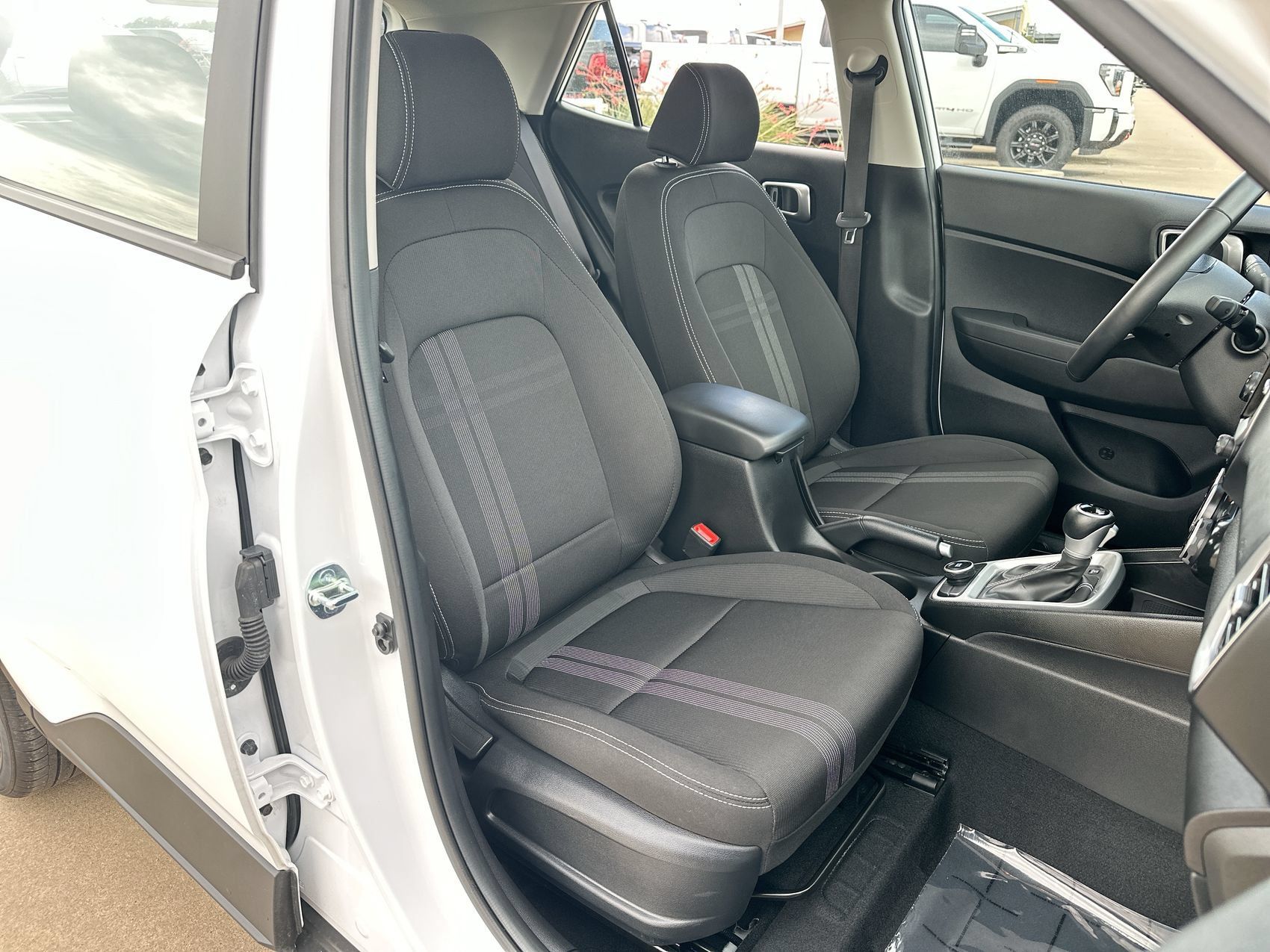 Used 2025 Hyundai Venue SEL FWD image 23