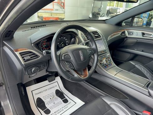 Used 2019 Lincoln MKZ Reserve FWD image 11