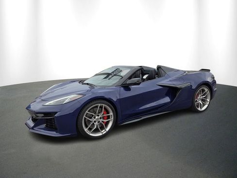 Used 2025 Chevrolet Corvette Z06 image 2