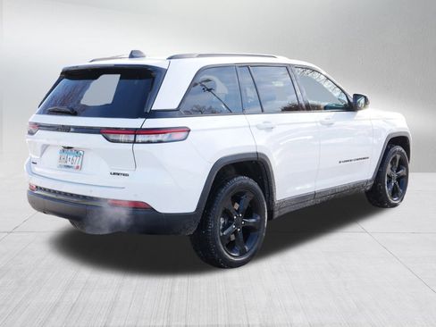 Used 2023 Jeep Grand Cherokee Limited w/ Black Appearance Package image 7