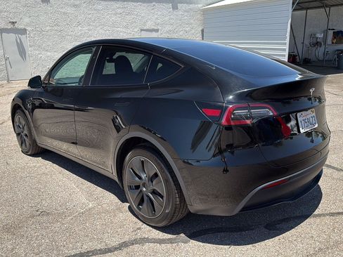Used 2024 Tesla Model Y Long Range AWD/4WD image 6