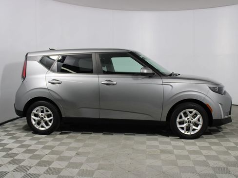 Used 2023 Kia Soul LX w/ LX Technology Package FWD image 33