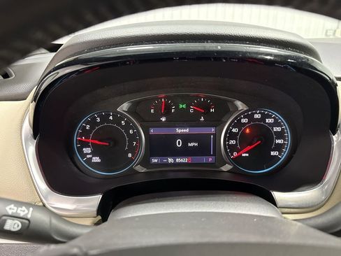 Used 2022 Chevrolet Traverse LT image 11