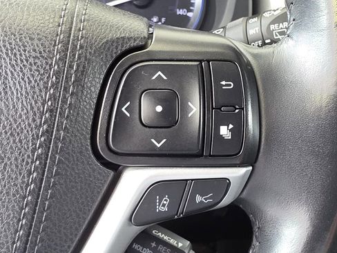 Used 2019 Toyota Highlander Limited image 32