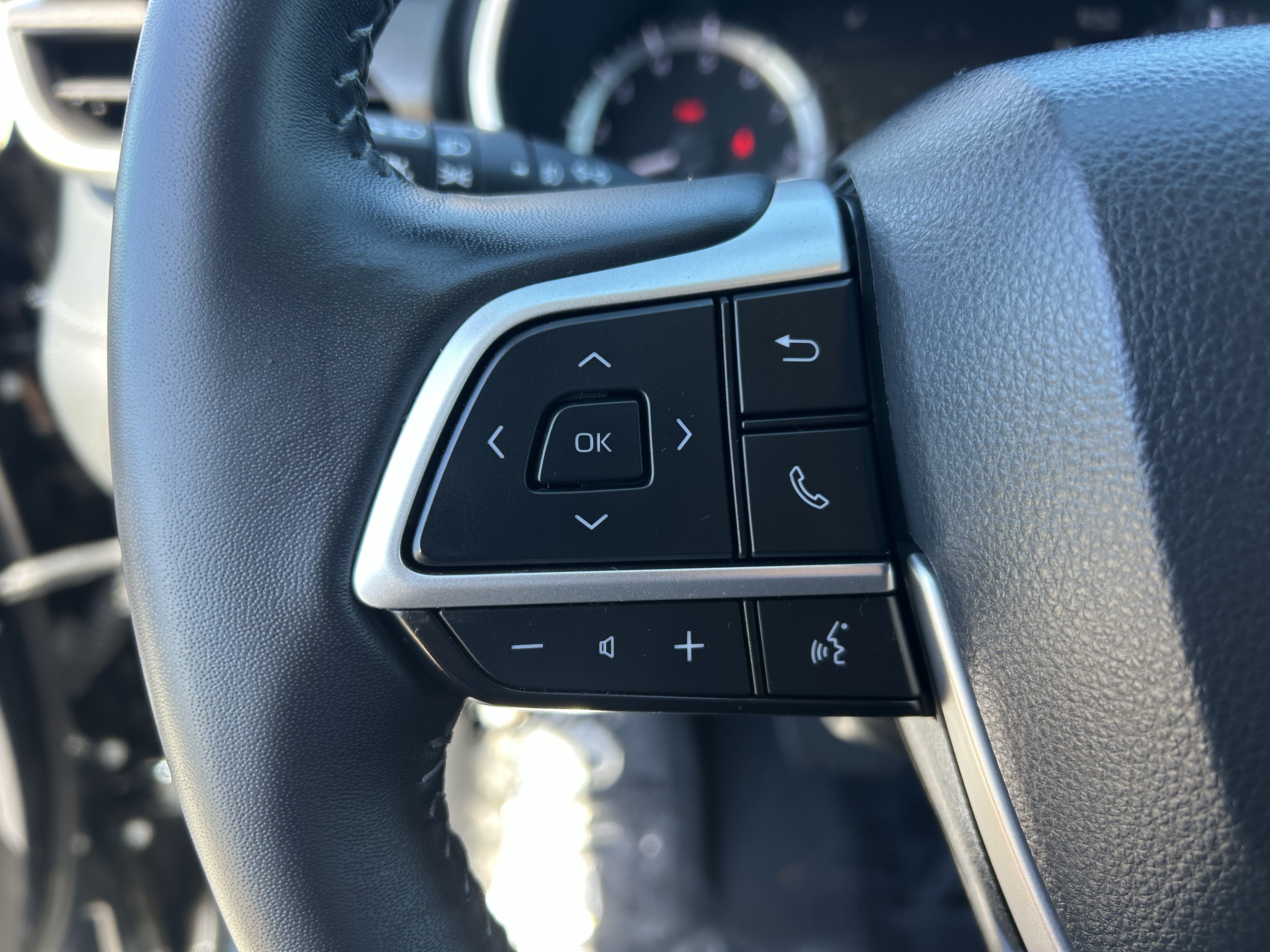 Used 2023 Toyota Highlander XLE FWD image 28