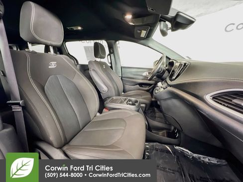 Used 2021 Chrysler Pacifica Touring w/ S Appearance Package FWD image 18