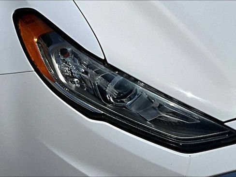 Used 2017 Ford Fusion SE w/ Equipment Group 201A FWD image 28