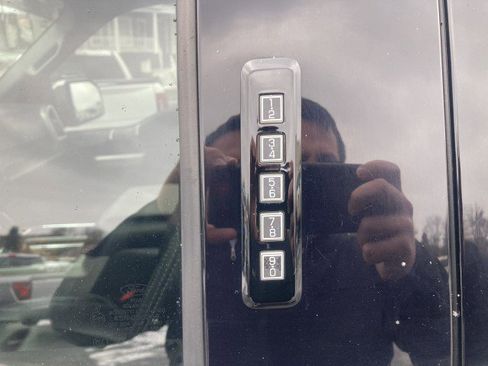 Used 2018 Ford F150 Lariat image 10