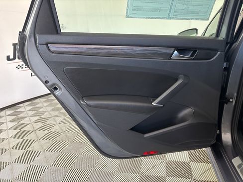 Used 2020 Volkswagen Passat 2.0T R-Line image 21